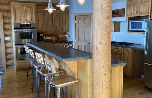 Watertown Casa | Beautiful Log House on Scenic Lake Kampeska Sleeps 15
