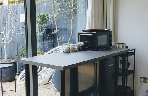 Thurlow Park Apartamento | Beautiful London garden room with private patio