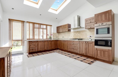 North Finchley Casa | Beautiful London home with easy access to London attractions