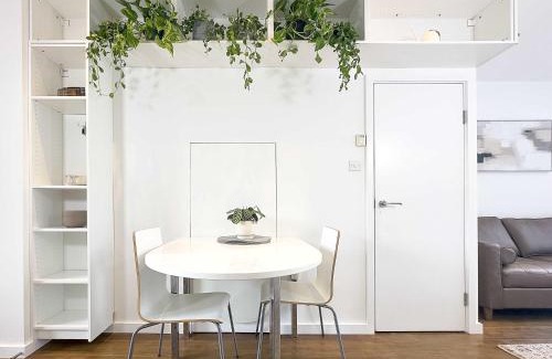 Livesey Casa | Beautiful London Townhouse - 5 mins from Queens Road Station