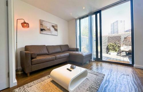 Livesey Casa | Beautiful London Townhouse - 5 mins from Queens Road Station