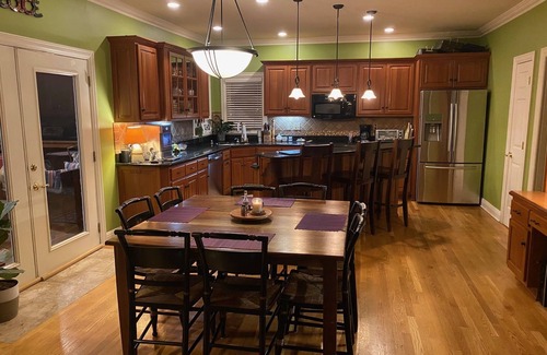 Prospect Casa | Hermosa casa de Louisville para ejecutivos, familias o amigos 5300sf