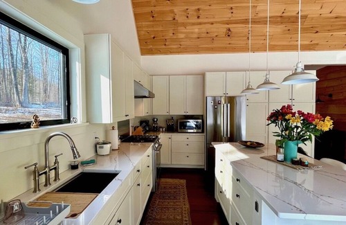 Great Barrington Casa | Beautiful, Lux & Modern Home with Hot Tub! (Sleeps 7)