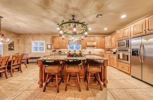 Fredericksburg Casa | Vino hermoso de lujo casa frente al río país en las Pedernales - agradable para perros!