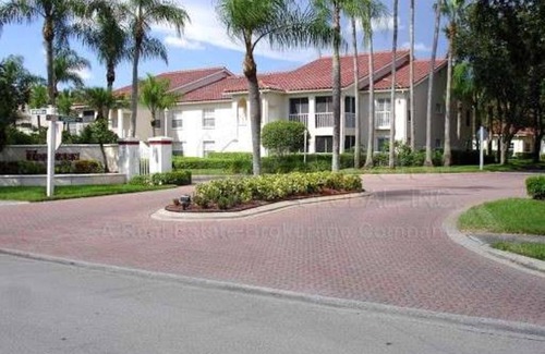 Vineyards Condominio | Beautiful main fl, Vineyards Condo 5min walk to shops / 10min drive to the beach
