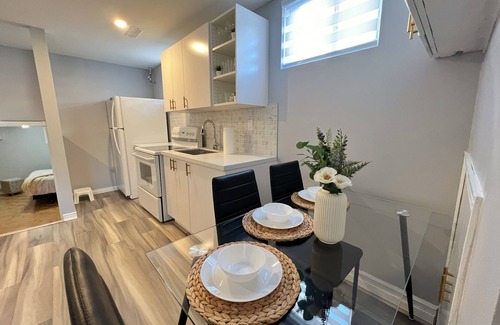 Mississauga Apartamento | Beautiful main level basement apartment.