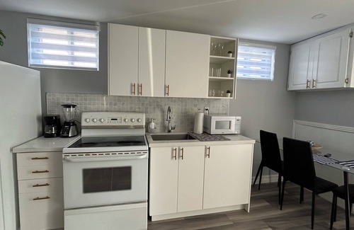 Mississauga Apartamento | Beautiful main level basement apartment.