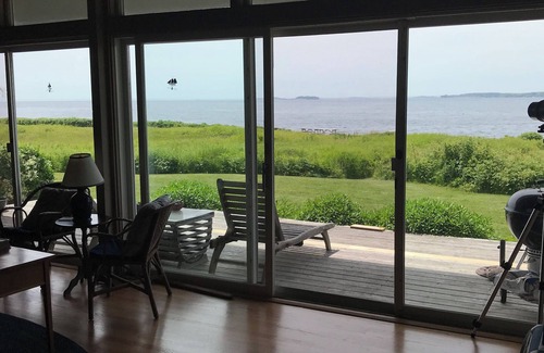 New Harbor Casa | Beautiful Maine coastal home w/ hot tub and gourmet kitchen! Right on the water!