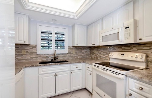 Englewood Condominio | Beautiful Marina View Condo