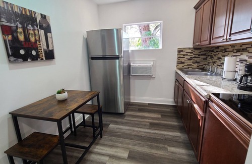Miami Springs Villa | Beautiful Miami GUEST HOUSE close to the airport and golf course.