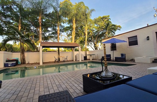 Miami Springs Villa | Beautiful Miami GUEST HOUSE close to the airport and golf course.