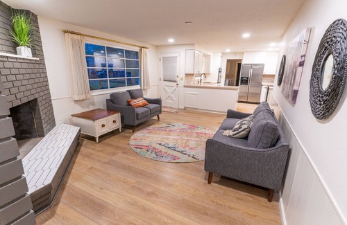 Cal Young Casa | Beautiful Midcentury modern 4 bedroom home