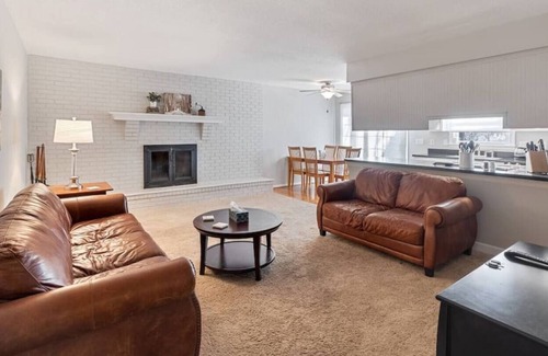 Middletown Casa | Beautiful Middletown Manor: Cozy 4 Bed / 3 Bath