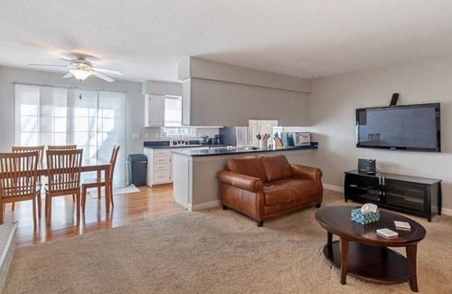 Middletown Casa | Beautiful Middletown Manor: Cozy 4 Bed / 3 Bath
