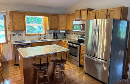 Maggie Valley Cabina | Beautiful Misty Mountain Views from a quaint cottage in Maggie Valley!