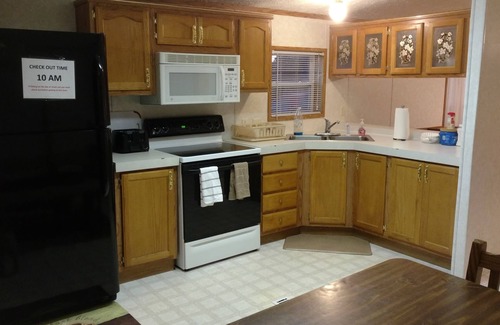 Oak Harbor Casa | Beautiful Mobile home! Just minutes from Lake Erie , Put in Bay & Kelly's Island