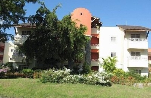 Veron Condominio | Hermosa moderno condominio de 2 niveles al otro lado de aire central Bavaro Beach