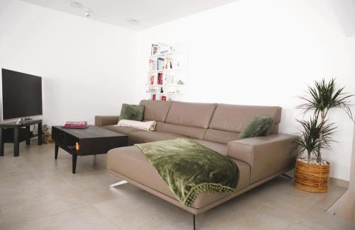Neudorf-Weimershof Apartamento | Beautiful Modern 2BR Apartment with big terrace
