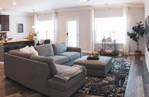 Lebanon Casa | Beautiful Modern 3 Bedroom Home in Woodstock, GA