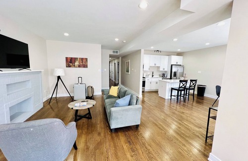 South Shore Condominio | Beautiful, modern 3 bed 2 bath condo near Hyde Park, Obama Center and Lakefront