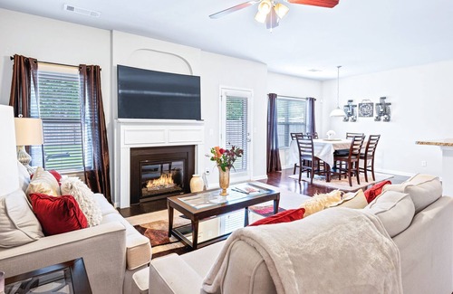 Loganville Casa | Beautiful Modern Luxury Oasis