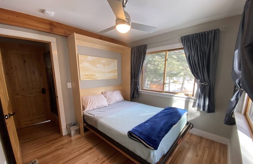 Coal Creek Canyon Casa | Beautiful modern mountain retreat between Denver & Boulder--WiFi, patios, views!