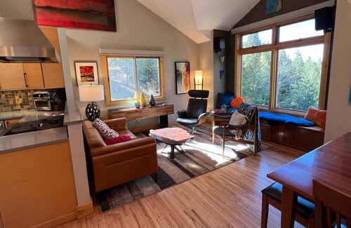 Coal Creek Canyon Casa | Beautiful modern mountain retreat between Denver & Boulder--WiFi, patios, views!