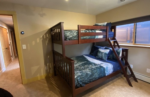 Coal Creek Canyon Casa | Beautiful modern mountain retreat between Denver & Boulder--WiFi, patios, views!