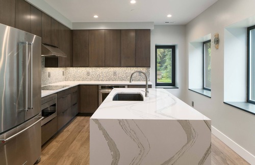 Mirrormont Casa | Beautiful Modern Retreat in the Woods