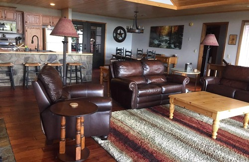 Burnsville Casa | Beautiful Mount Mitchell Home - Stunning views, decks & hot tub & endless hikes