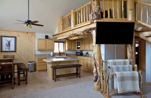 South Fork Casa | Beautiful Mountain Cabin w/ Wraparound Deck/Private Washer/Dryer/Free WiFi
