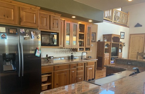 Springerville Otro | Beautiful mountain getaway with hot tub and game room.