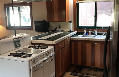 Toro Canyon Casa | Beautiful mountain view avocado ranch. 6 minutes to Carpinteria & beaches.