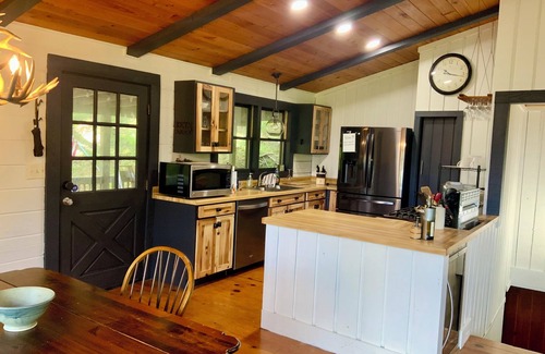 Waynesville Cabina | Beautiful mountain cabin with great views