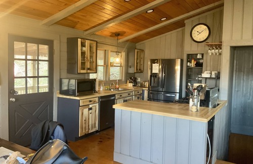 Waynesville Cabina | Beautiful mountain cabin with great views