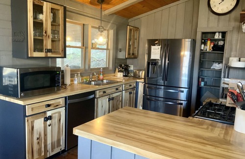 Waynesville Cabina | Beautiful mountain cabin with great views