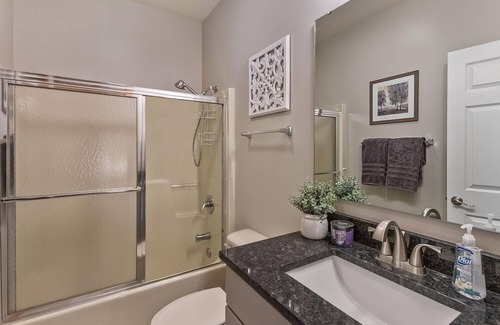 Mountain Air Condominio | NEW LISTING! Beautiful Mountain Views~Comfortable and Stylish Home~ by RedAwning