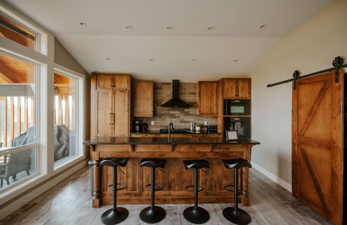 Kent Chalet De Esquí | Beautiful Mountain Views 2 bedroom, 2 bathroom chalet w/ private hot tub