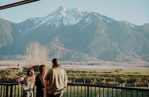 Kent Chalet De Esquí | Beautiful Mountain Views 2 bedroom, 2 bathroom chalet w/ private hot tub