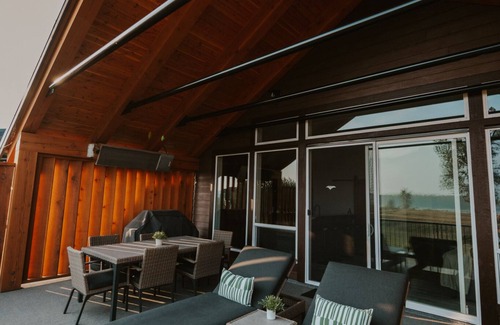 Kent Chalet De Esquí | Beautiful Mountain Views 2 bedroom, 2 bathroom chalet w/ private hot tub