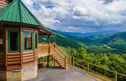 Newport Cabina | Beautiful Mountain View log cabin