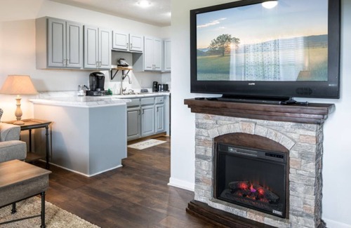 Kodak Apartamento | Beautiful Mountain View Place w Exclusive Hot Tub