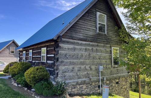 Vesta Cabina | Beautiful Mountain View Cabin near BRPW, Floyd VA, and Wineries!