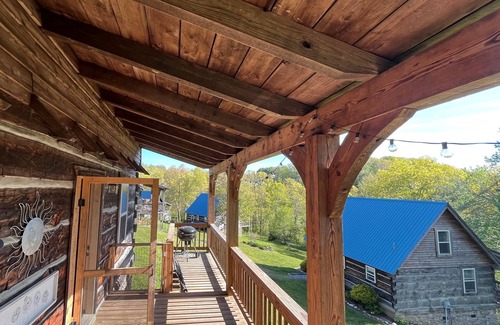 Vesta Cabina | Beautiful Mountain View Cabin near BRPW, Floyd VA, and Wineries!