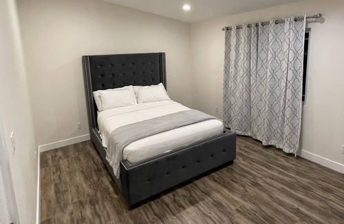 Bell Gardens Casa | Beautiful Neighborhood close to Resturants, Theme Parks & OC in the City of LA.