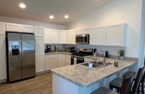 Wildwood Casa | Beautiful New 2/2 Pet-Friendly Villa w/Golf Cart, BBQ, & WiFi!