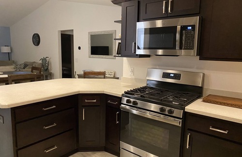 Leesburg Casa | Beautiful New 3/2 with 4-Seat Golf Cart & Fire Table ~ Close to Sawgrass Grove!