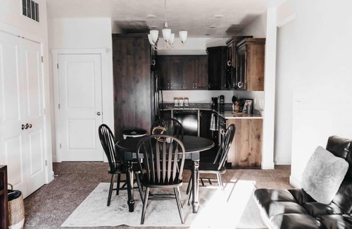 Logan Apartamento | Beautiful New 3 BR 2BA Townhome No Stairs