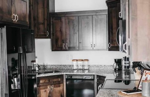 Logan Apartamento | Beautiful New 3 BR 2BA Townhome No Stairs