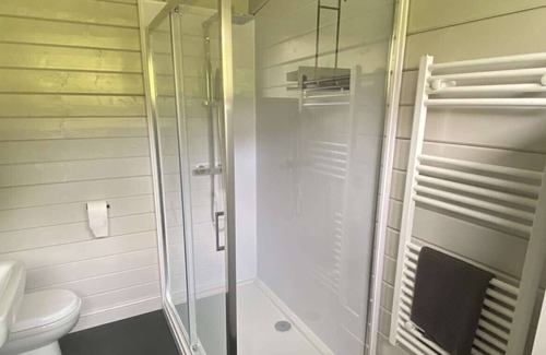 Ferndown Cabina | Beautiful new and modern cabin in a super location.